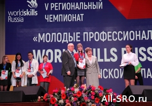 Ассоциация «Сахалинстрой» наградила министра образования региона